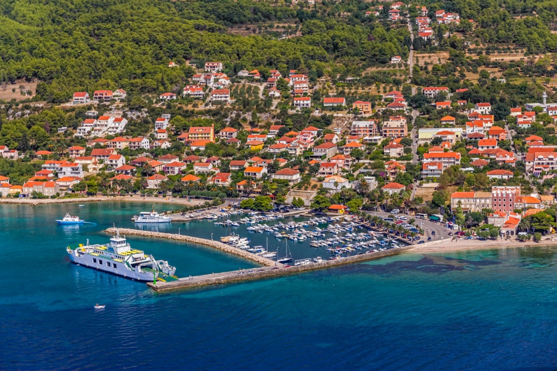 'Helicopter aerial shoot of tourist destination Orebic on Peljesac peninsula, Croatia' - Dubrovník